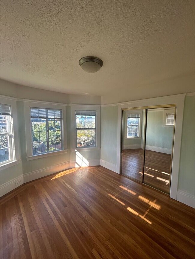 Building Photo - Outer Sunset Home for Rent - $3,700/mo