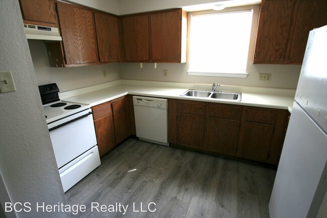 Building Photo - 1102 Spring Loop