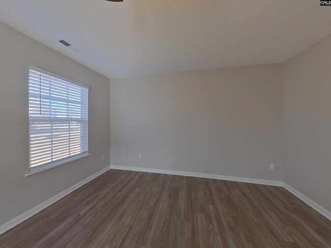 Foto del edificio - 349 Denman Loop