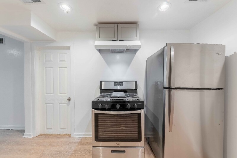 Foto principal - 2407 S Trumbull Ave