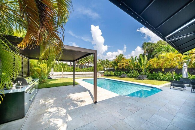 Foto del edificio - 7610 Bayside Ln