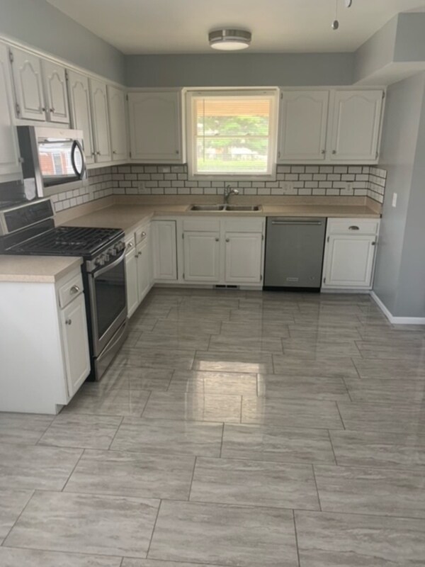 Foto del edificio - 18811 Hanna St