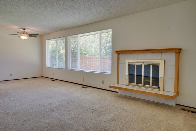 Building Photo - Rolling Hills Rambler