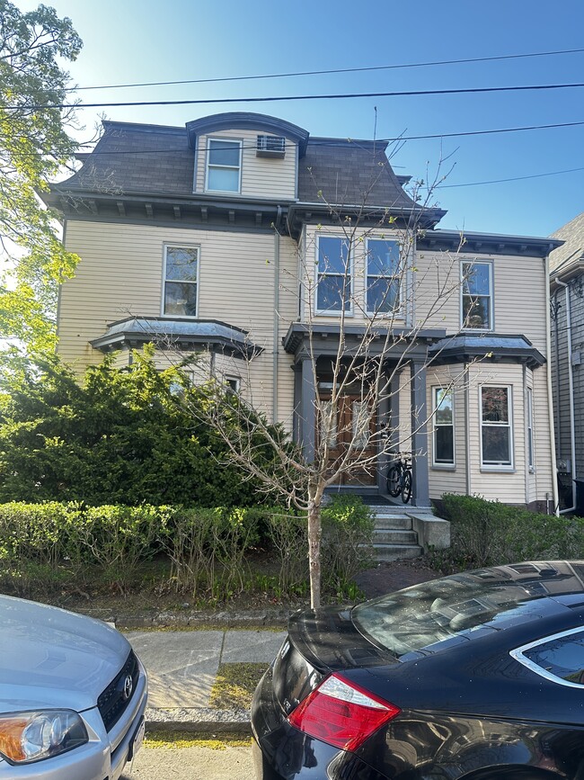 Building Photo - 5 Day St