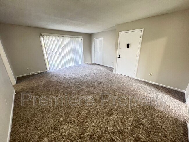 Building Photo - 8612 Countryshire Ln