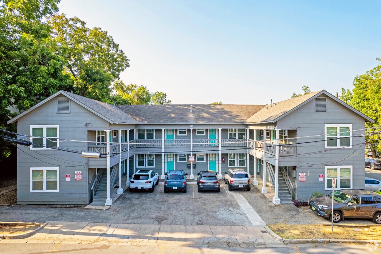 Exterior View - 915 West 21st Street Apartments