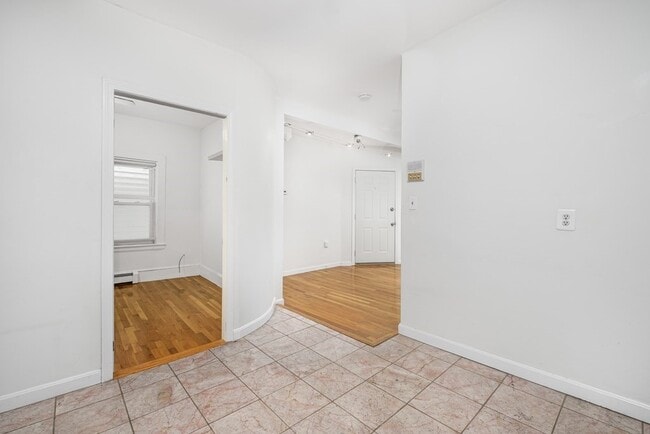 Building Photo - 289 Elm St