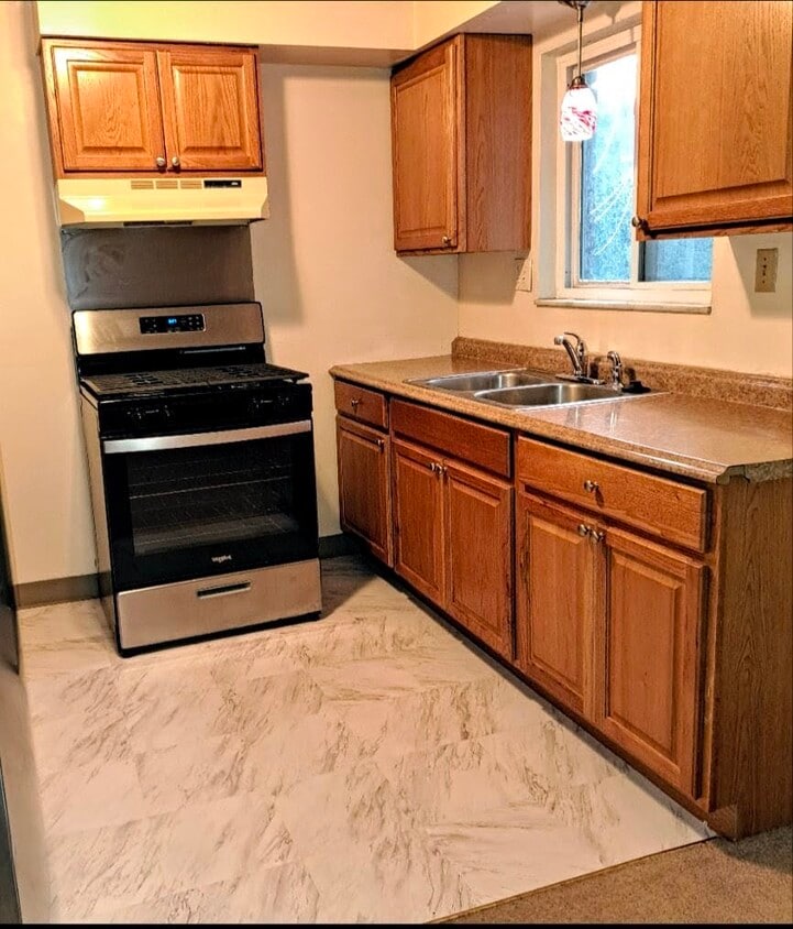 New stainless appliances - 3303 W Run Rd (Munhall, PA)