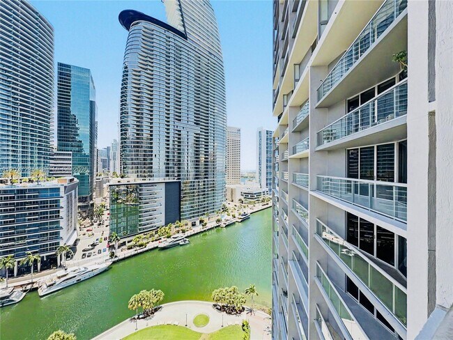 Building Photo - 475 Brickell Ave
