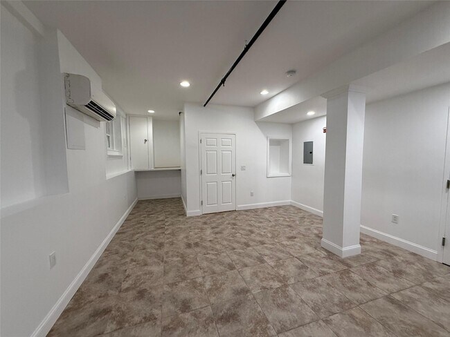 Building Photo - 94 4th Ave