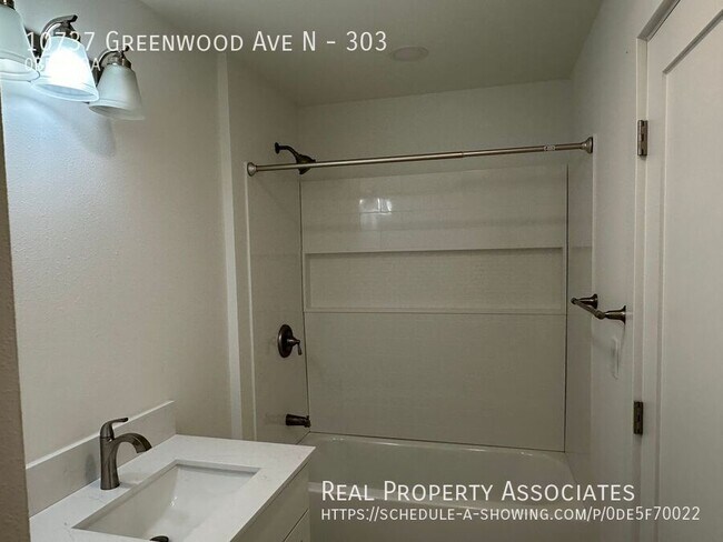Foto del edificio - 10737 Greenwood Ave N