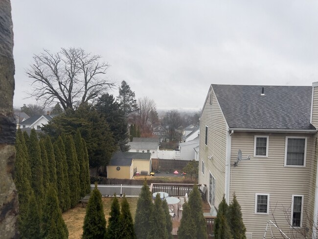 Building Photo - 300 Soundview Ave