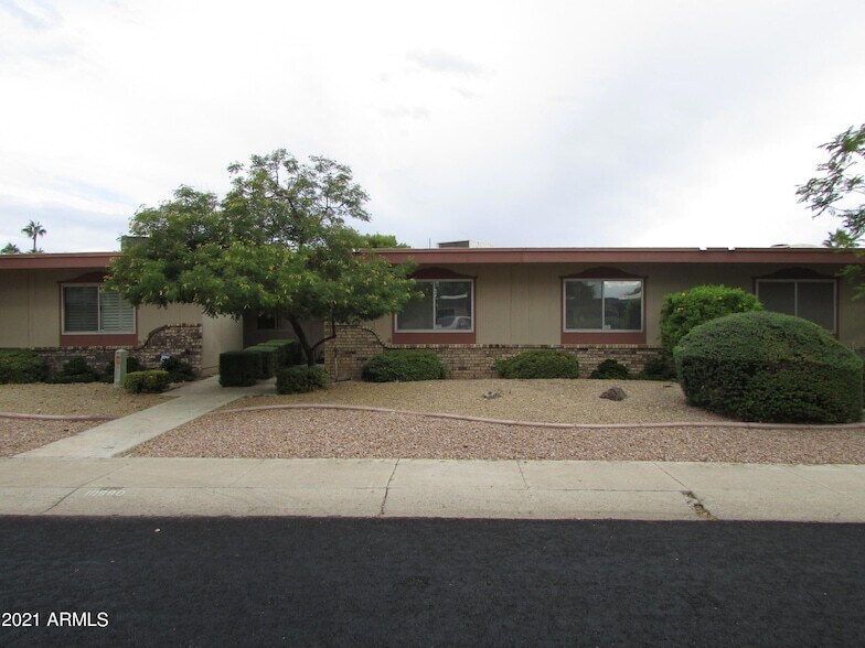 Foto principal - 10880 W Emerald Dr