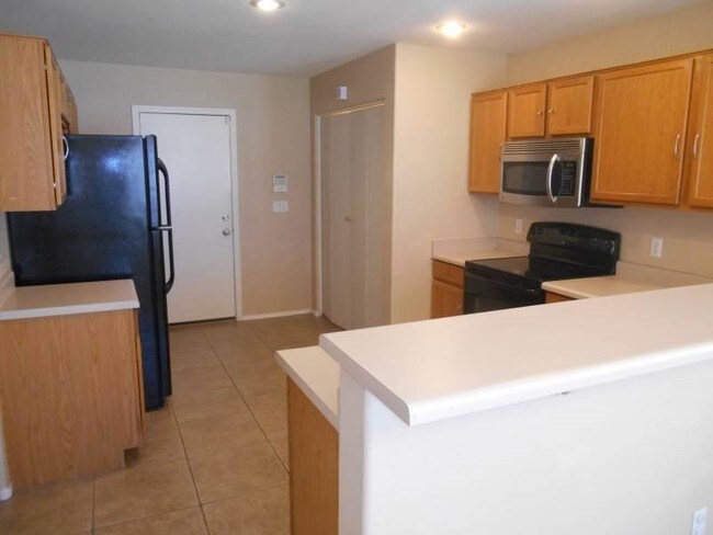 Building Photo - 1116 W Villa Maria Dr