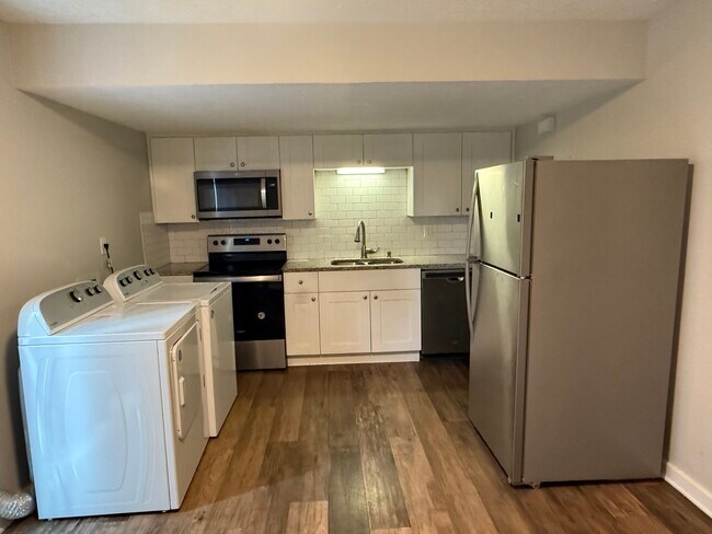 Cocina - 1071 Oakland Ave SE