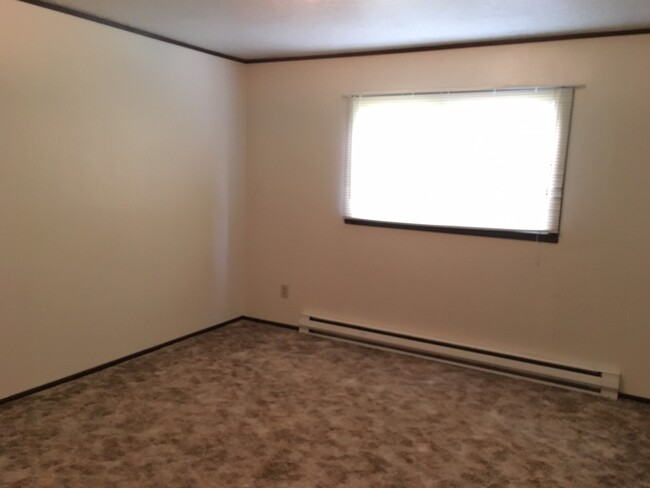 Building Photo - 718 Miller Ct