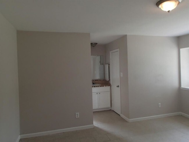 Building Photo - 12661 Windsor Village Dr