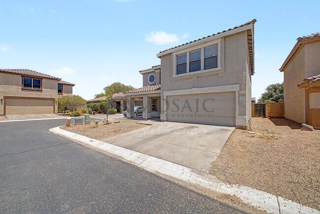 Foto del edificio - 2232 E Spruce Dr