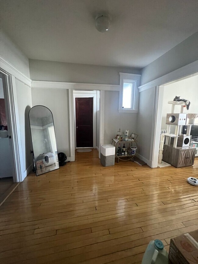 Building Photo - HUGE 2 bed in Allston