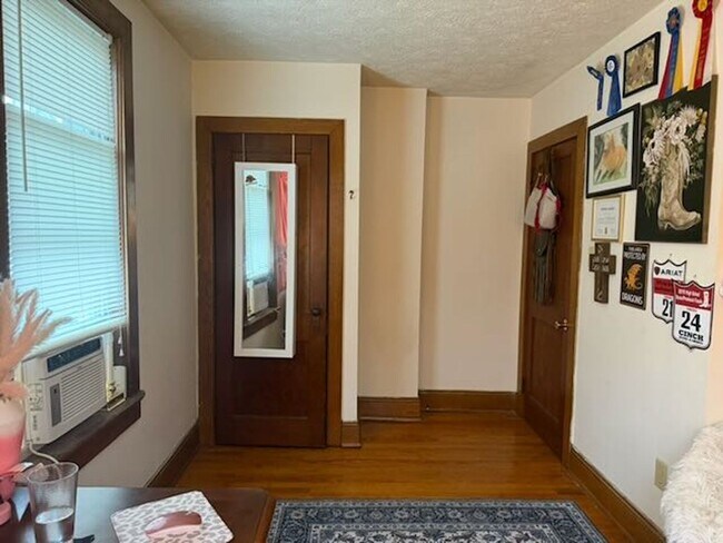 Foto del edificio - 4 Bedroom Townhome Across Street from JMU