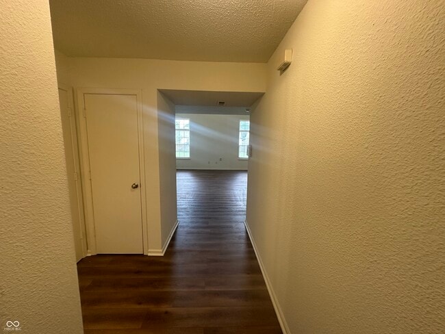 Building Photo - 8125 Maple Stream Ln