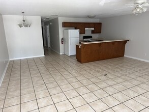 Building Photo - 800 cardinal grove court
