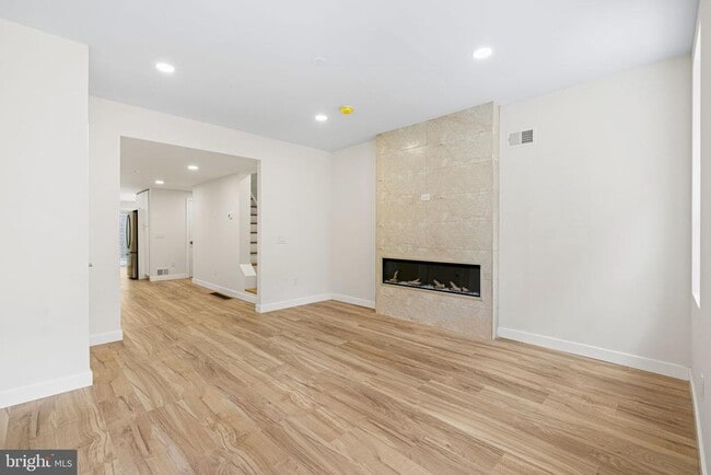 Building Photo - 1124 Dunton St