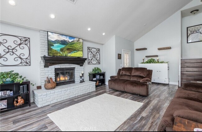 Foto del edificio - 22361 Loch Lomond Dr
