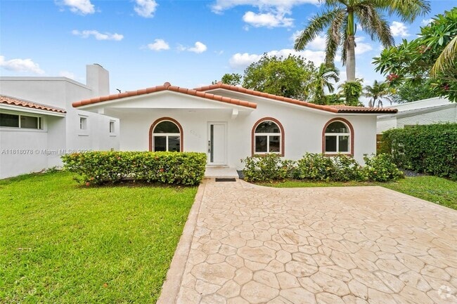 Building Photo - 5840 SW 42nd Ter