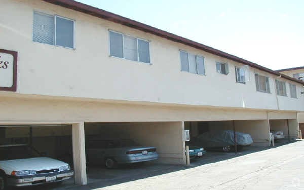 Building Photo - Coleman Oaks