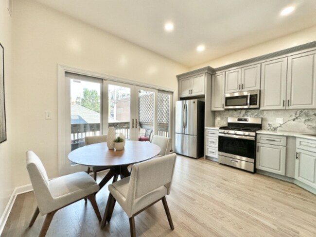 Foto del edificio - 1617 N Hermitage Ave