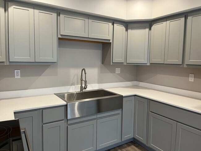 Building Photo - 110 Edgemere Rd