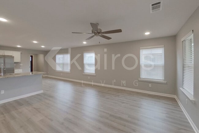 Building Photo - 394 Angela St