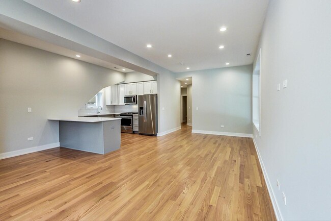 Building Photo - 3534 W Wrightwood Ave