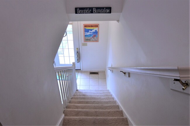 Building Photo - 3 BR, 2.5 BA Versailles Townhouse - Pet Friendly, Bike to Beach