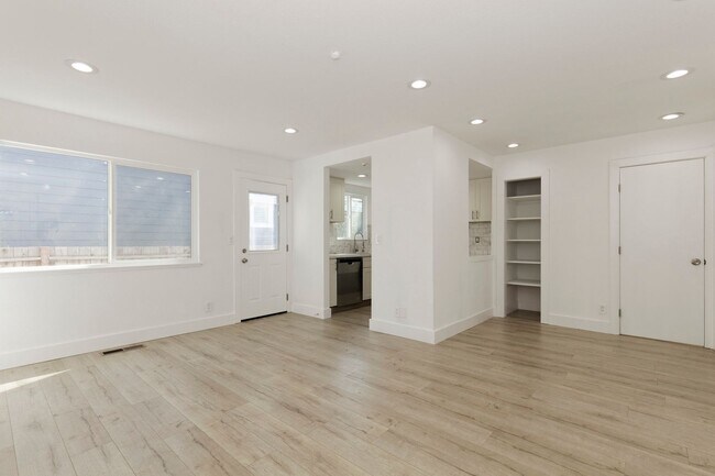 Foto del edificio - 2 Bedroom for Rent