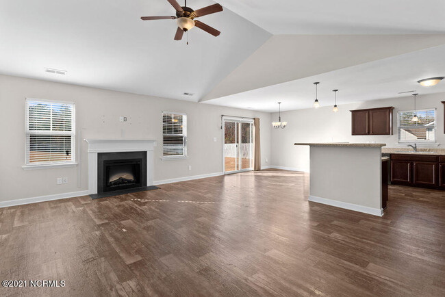 Building Photo - 424 McCall Dr
