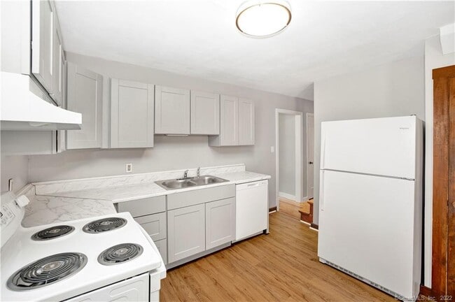 Building Photo - 234 Mansfield Ave