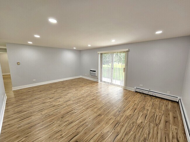 Building Photo - 568 Fairway View Dr