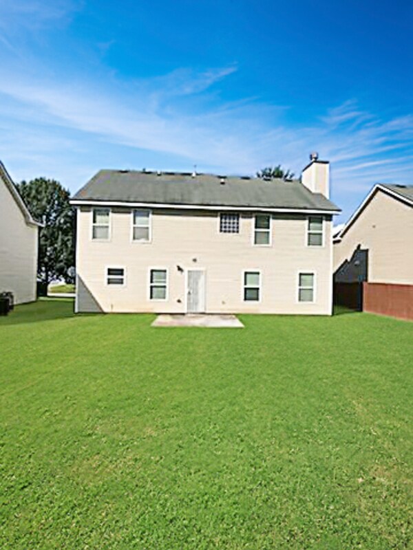 Building Photo - 2752 Live Oak Trail
