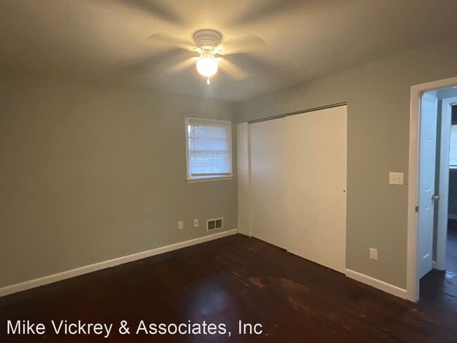Building Photo - 3 br, 1.5 bath House - 2845 Wells Drive