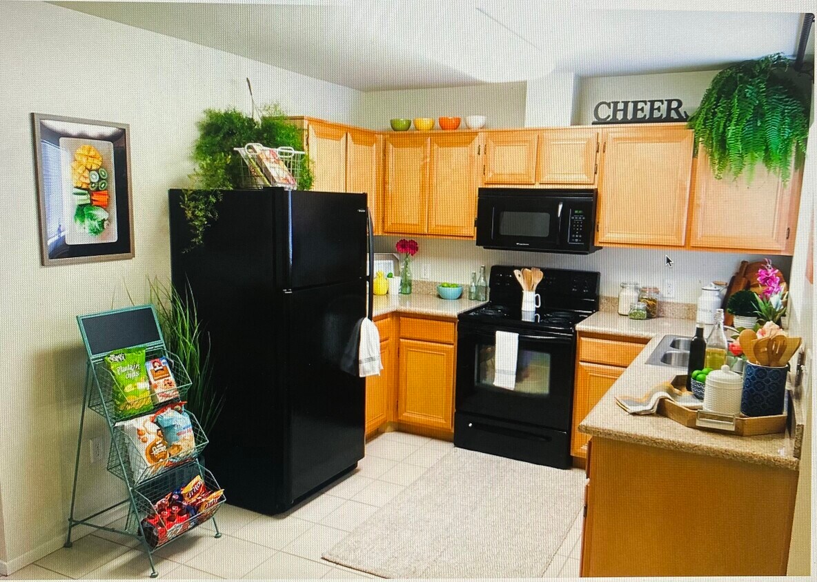 Kitchen - 600 Hosking Ave