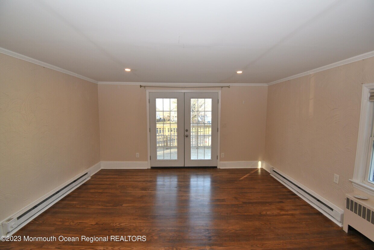 164 W Front St, Keyport, NJ 07735 Townhome Rentals in Keyport NJ