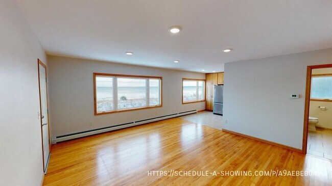 Building Photo - 830 S Lake St
