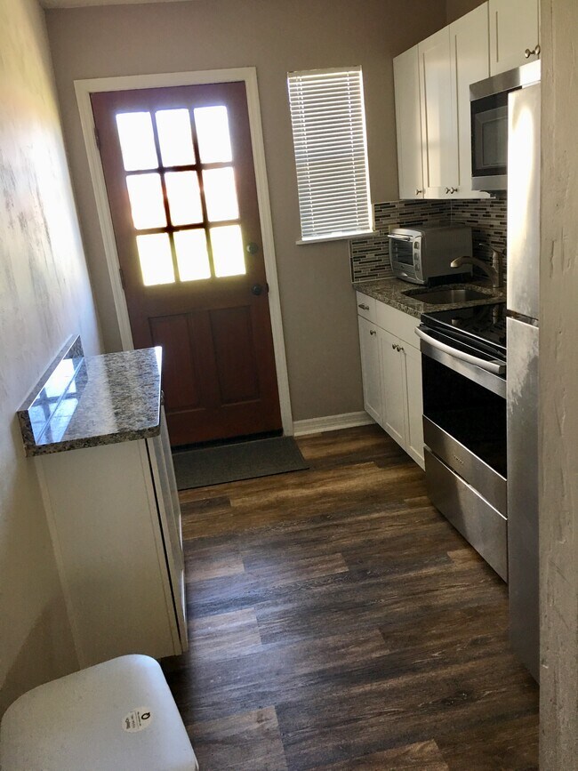 Building Photo - 151 Cardinal Dr