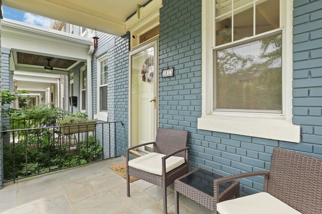 Photo - 1813 Bay St SE House