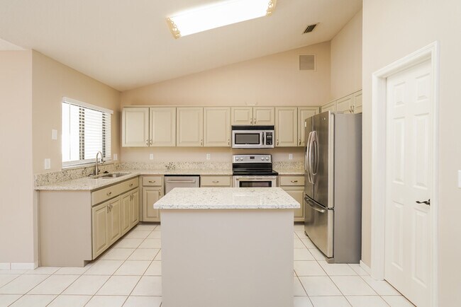 Foto del edificio - Versatile 3-Bedroom Home