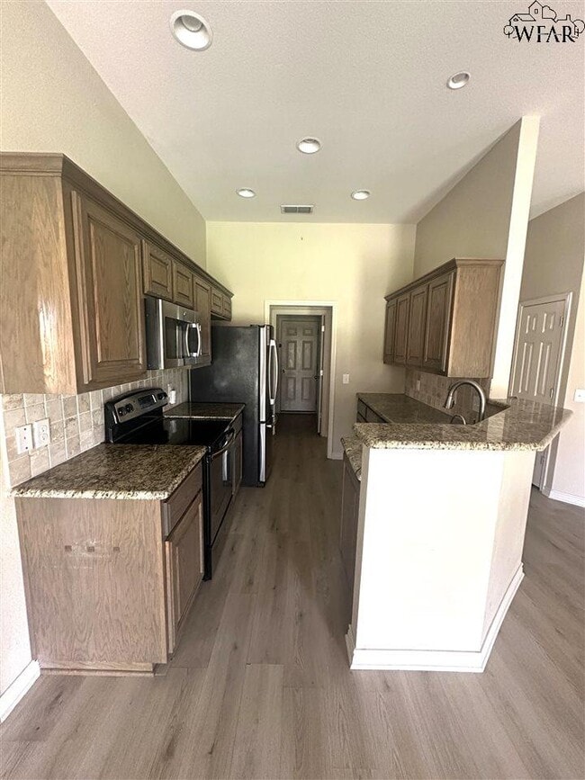 Building Photo - 604 Charlotte Ave