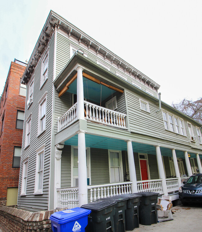 Building Photo - Downtown Apartment Close to CofC