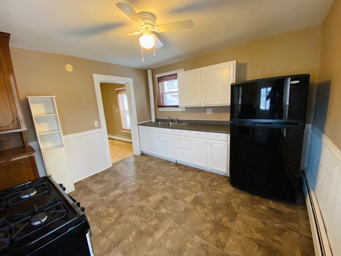 Photo - 8 Gaynor Pl (Vernon, CT)